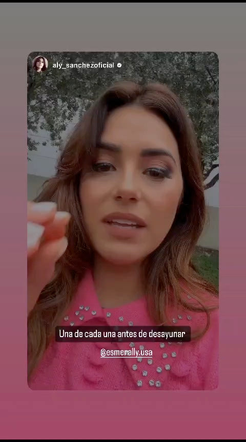Aly en una colaboración publicitaria con ESMERALLY